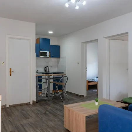 By The Sea - 23334 Apartman