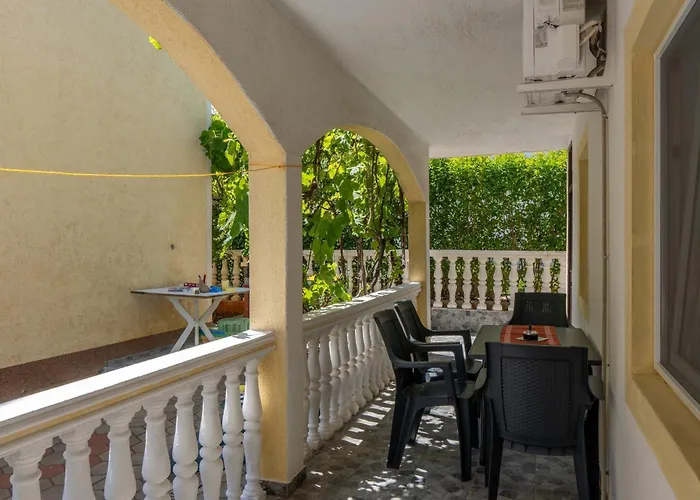 By The Sea - 23334 * Vir